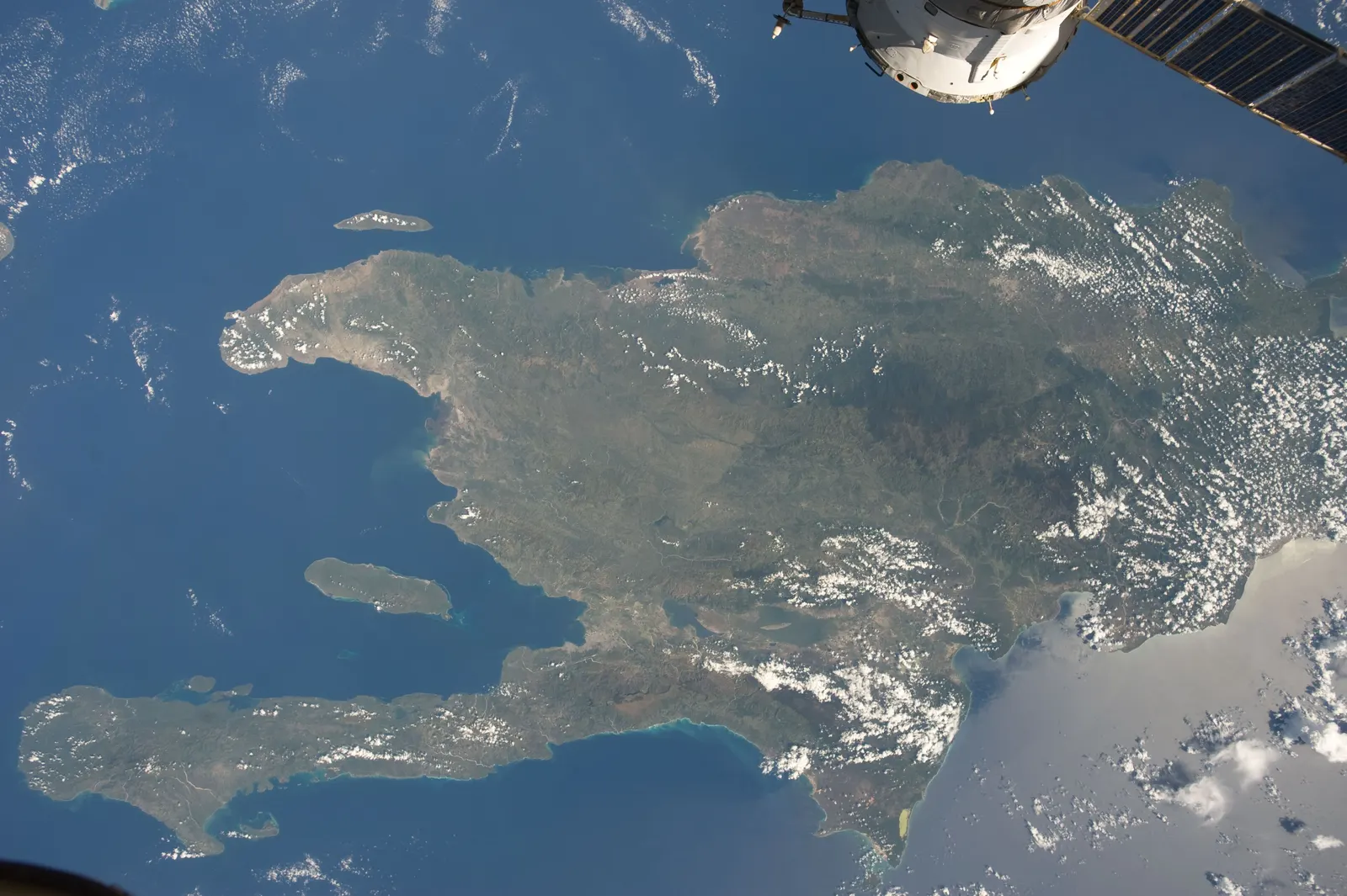 La isla La Española vista desde la Estación Espacial Internacional